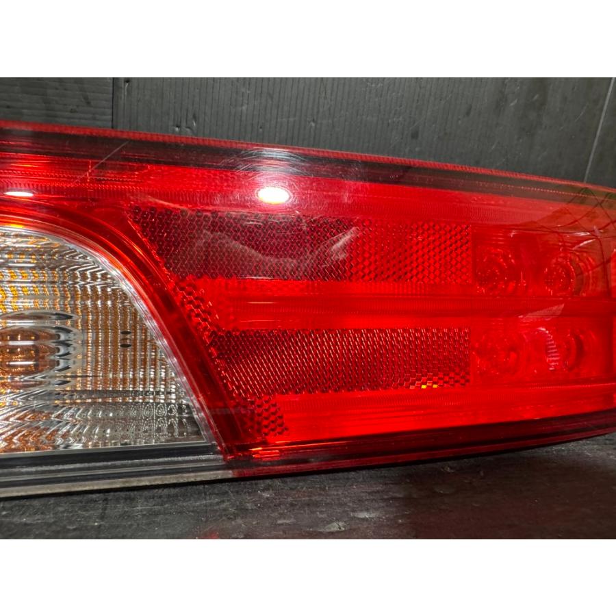 日産（NISSAN） NV100 クリッパー リオ (DR17W) 純正 右 テールランプ 