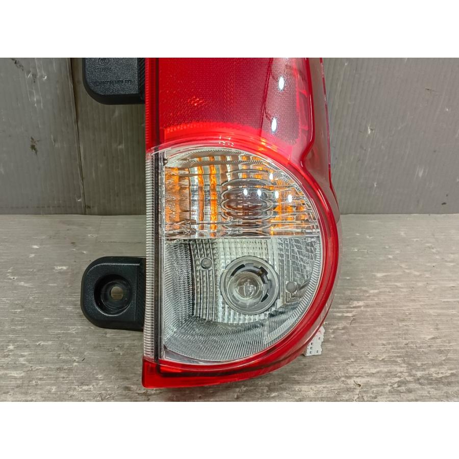 日産（NISSAN） NV200 バネット 16X-3R 7人乗り 後期 (M20) 純正 右
