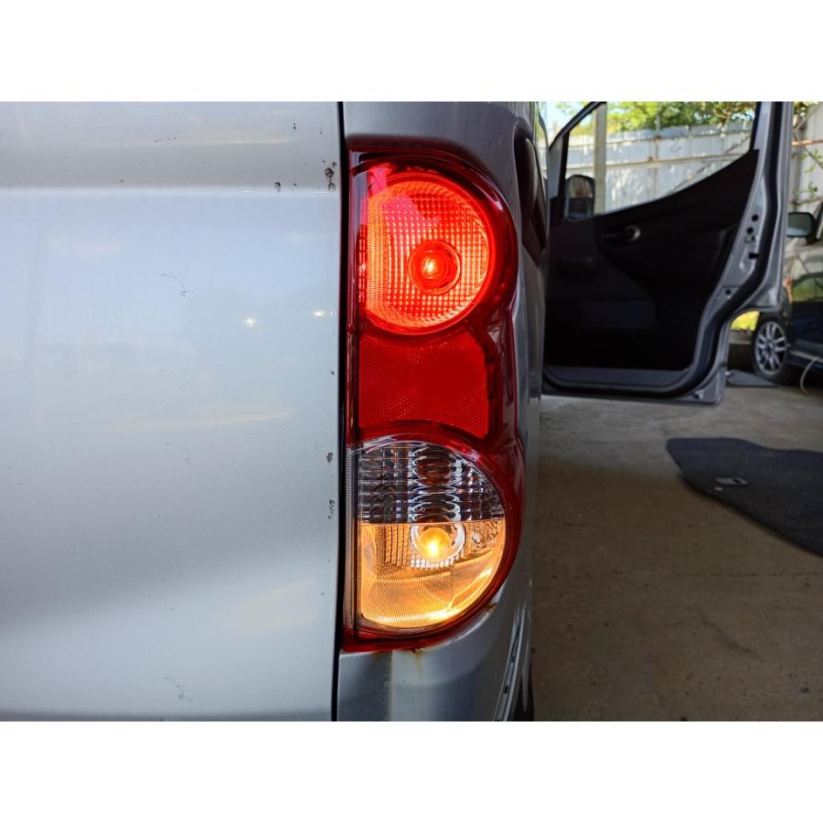 日産（NISSAN） NV200 バネット 16X-3R 7人乗り 後期 (M20) 純正 右