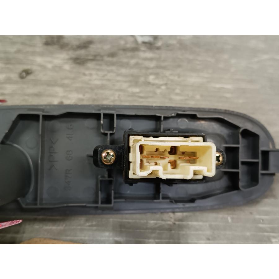 MAZDA BONGO SK82V パワーウィンドウスイッチ 純正 マツダ（Mazda） ボンゴ バン ロールーフ 低床 AT 2WD 前期 (SK82V