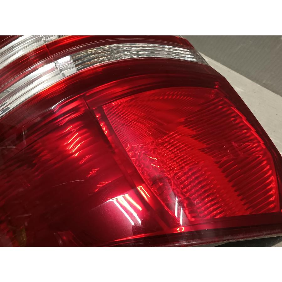 アルファード G 2.4AS 後期 (ANH10) 純正 テールランプ フィニッシャー
