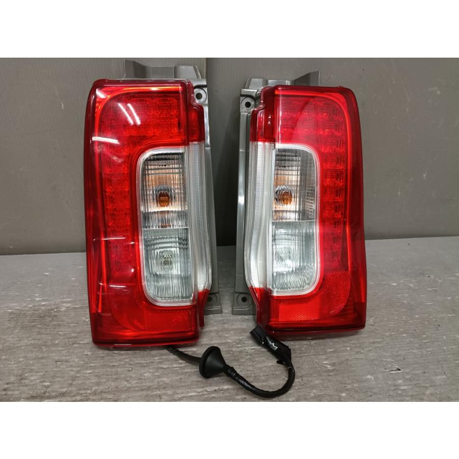 タント L SA3 (LA600S DBA-LA600S-GBDF) 純正 テールライト 220-51391