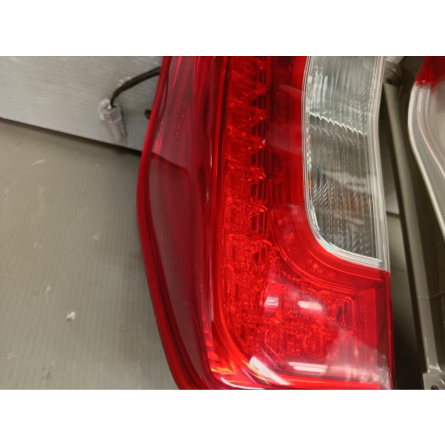 タント L SA3 (LA600S DBA-LA600S-GBDF) 純正 テールライト 220-51391