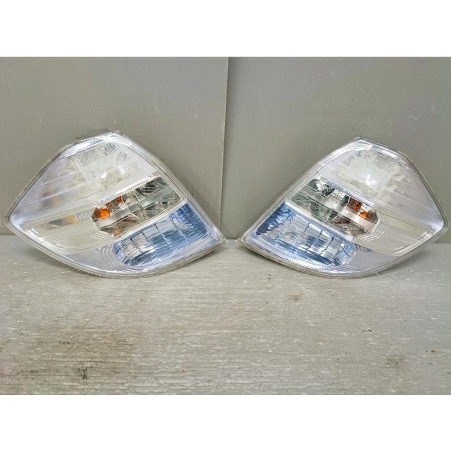 フィット ハイブリッド 前期 (GP1) 純正 LED テールランプ P9883 左右