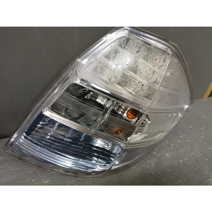 フィット ハイブリッド 前期 (GP1) 純正 LED テールランプ P9883 左右