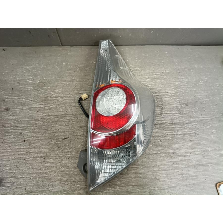 【引き取り限定】トヨタ アクア NHP10 テールランプ 右 アクア トヨタ S 前期(NHP10) 純正 右テールランプ テールライト 52