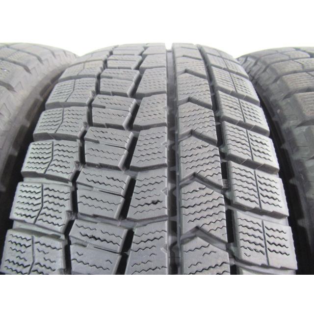 215/65R16 98Q スタッドレスタイヤ DUNLOP WINTERMAXX WM02 エア漏れ点検済み バリ溝9分山 2022年製 中古4本セット Z02024の画像