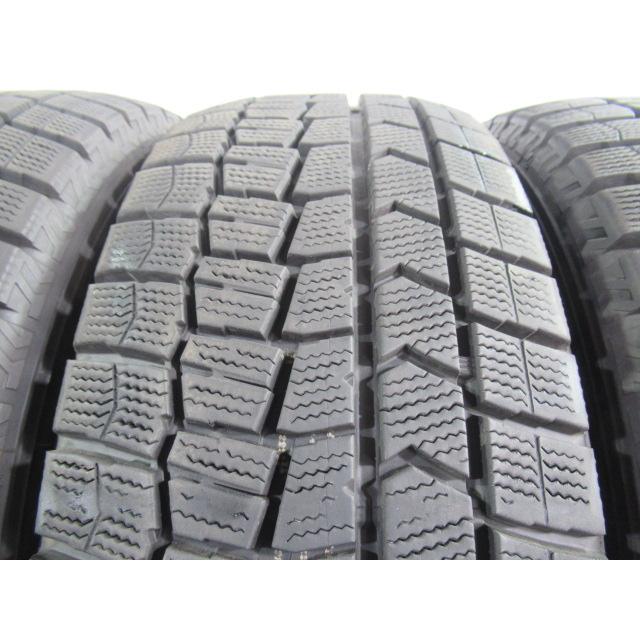 215/65R16 98Q スタッドレスタイヤ DUNLOP WINTERMAXX WM02 エア漏れ点検済み バリ溝9分山 2022年製 中古4本セット Z02024の画像