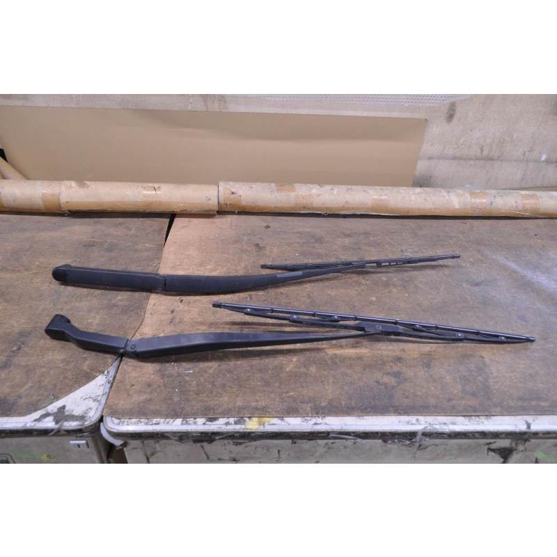 レガシィ B4 前期(BL5) 純正 破損無 取付OK フロント ワイパーアーム  