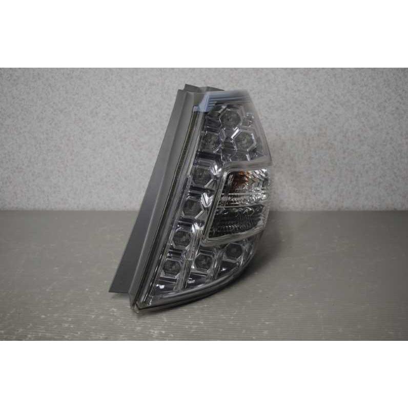 フィット シャトルHV GP2 GG7 GG8 後期LED 右左 テールランプ フィット シャトルHV GP2 GG7 GG8 後期LED 右左 テールランプ フィット
