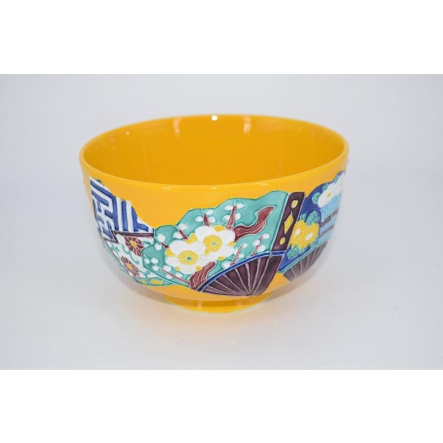 三代目山川巌 造 ☆ 干支 黄地 茶碗 ☆ 鶏とひよこ 三代目山川巌 造 ☆ 干支 黄地 茶碗 ☆ 鶏とひよこ