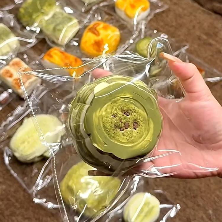 濃厚抹茶プリン 水感スクイーズ スクイーズ ぷにぷに メロジョイ スクイーズ 水感 低反発 ふわふわ 肉球 感触 おもちゃ 肉球 感触 プッシュ 食品 |  | 02