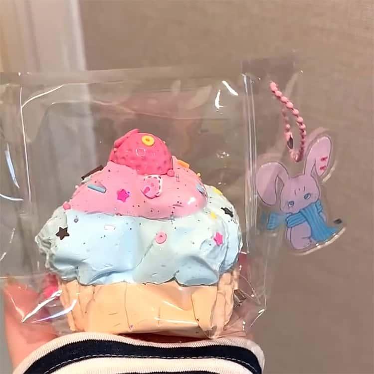 スクイーズ カップケーキ ぷにぷに 低反発 メロジョイ スクイーズ 大福 ケーキ ふわふわ おもちゃ 水感 感触 プッシュ ペタペタスクイーズ 握って |  | 05