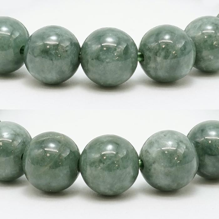 S*i様 320g程　良質　糸魚川　翡翠　緑 JD-108 糸魚川翡翠 淡緑色の翡翠と濃緑色の緑閃石の混在翡翠