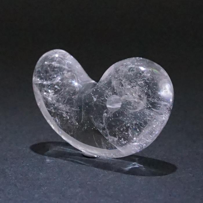 一点物】 山梨黒平水晶 勾玉 29mm 透明 山梨県産 黒平鉱山 日本製 日本