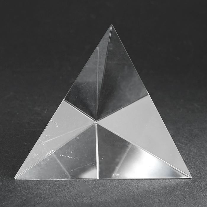 天然水晶 四面体 55mm ブラジル産 山梨伝統技術士作【一点物】水晶 石英 4月誕生石 伝統 技術 手研磨 伝統技術 職人 無処理 カット 匠 天然石 パワーストーンの画像