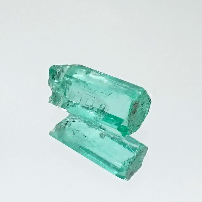 一点物】 エメラルド ルース 原石 約1.0ct コロンビア産 緑柱石 一点物】 エメラルド ルース 原石 約1.0ct コロンビア産 緑柱石