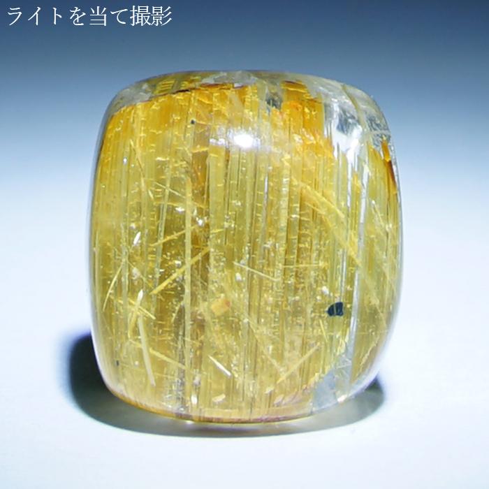ゴールドルチルクォーツのスクエア型と丸型（金針水晶 タイチンルチル