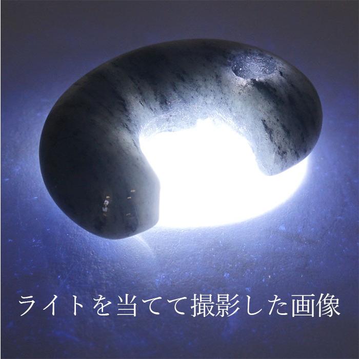 一点物】 糸魚川黒翡翠 勾玉 黒 ブラック 5.6g 新潟産 : 天然石工房