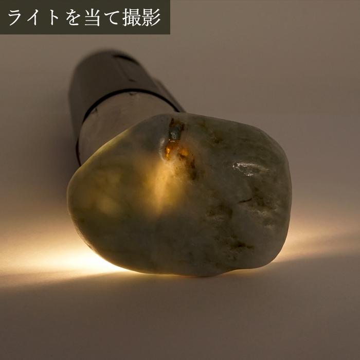 一点物】 希少 糸魚川翡翠 原石 32.7g 新潟県産 硬玉 ジェダイド 一点物】 希少 糸魚川翡翠 原石 32.7g 新潟県産 硬玉 ジェダイド