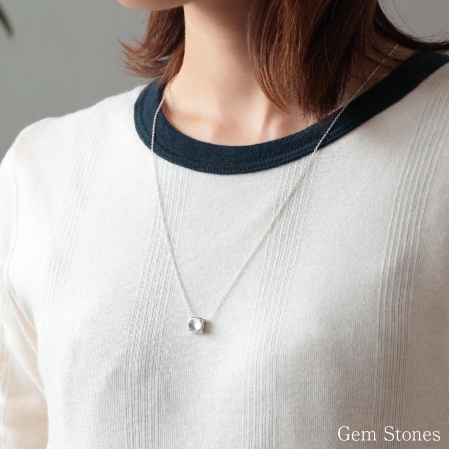服の上から着けられる ロングネックレス シルバー925 アート チェーン