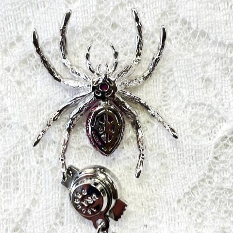 K18WG　ルビー　クモ　タイニーピン　ルビー　43石　0.63ct　ダイヤ　22石　0.06ct　Tiny Pin　ブローチ　ラペルピン　タックピン　蜘蛛の画像