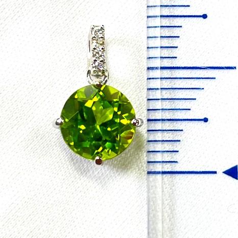 ペリドット　ペンダントトップ　Pt 900 ペリドット　直径7mm　1.55ct　Dia 0.02ct　※チェーンは付いておりません※の画像