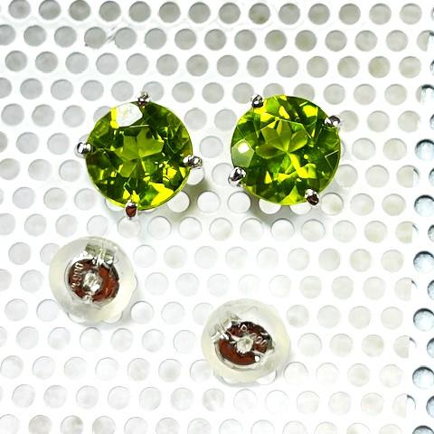 ペリドット　ピアス　Pt 900 ペリドット　直径7mm　1.35ct／1.38ctの画像