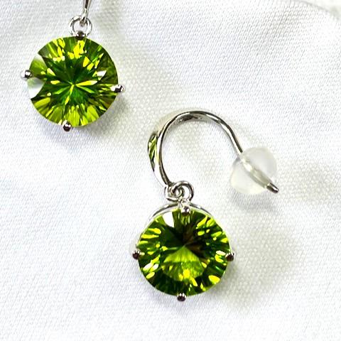 ペリドット　ピアス　Pt 900  直径8mm　2.00　1.98ct　フック式の画像