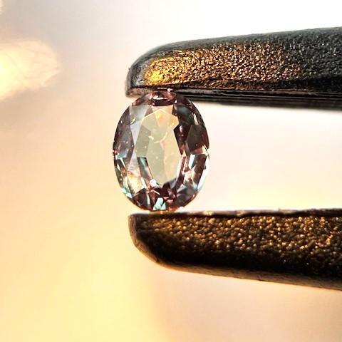 アレキサンドライト　オーバル　0.26ct　ルースの画像