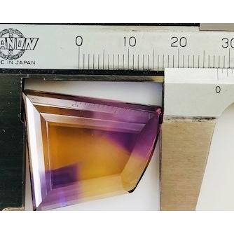 アメトリン　変型　53.30ct　ルースの画像