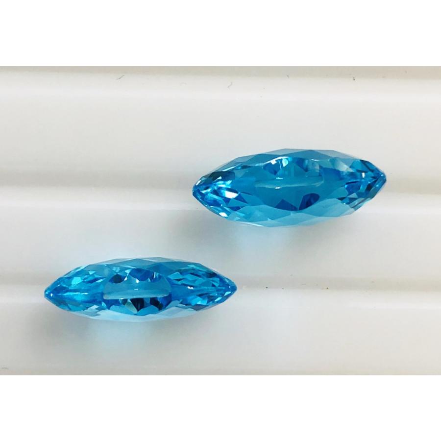 ブルートパーズ　ビーンズチェッカーカット2個セット　合計19.61ct　ルースの画像