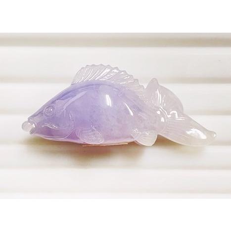 ラベンダー翡翠 魚モチーフ 置物 85.09ct ルース ディスプレイ用ケース