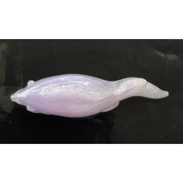 ラベンダー翡翠 魚モチーフ 置物 85.09ct ルース ディスプレイ用ケース