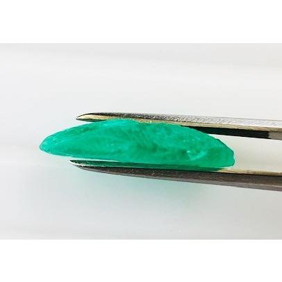 コロンビア産エメラルド　カービング　7.83ct　ルース　アメリカ先住民　横顔　ディスプレイ用ケース付きの画像