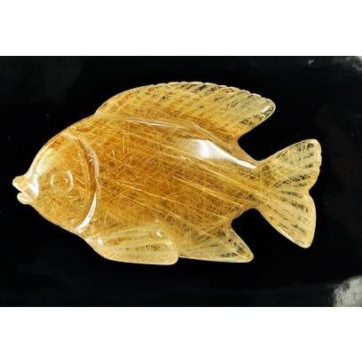 ルチルクォーツ 魚カービング 121.47ct ルース ディスプレイ用ケース