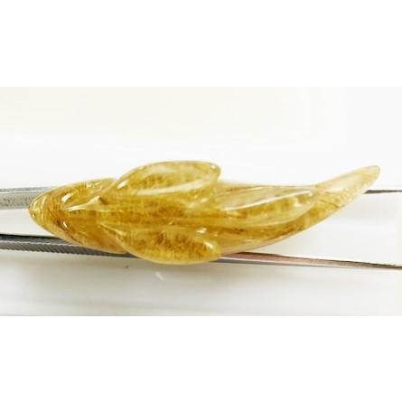 ルチルクォーツ 魚カービング 121.47ct ルース ディスプレイ用ケース