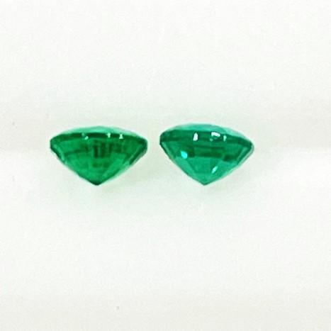 エメラルド　ラウンドカット2個セット　0.28ct 3.4mm　ブラジル産の画像