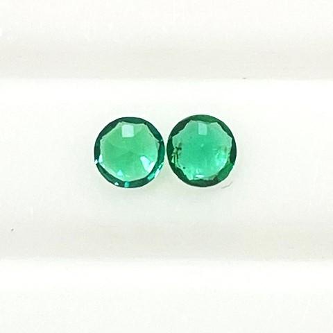 エメラルド　ラウンドカット2個セット　0.28ct 3.4mm　ブラジル産の画像