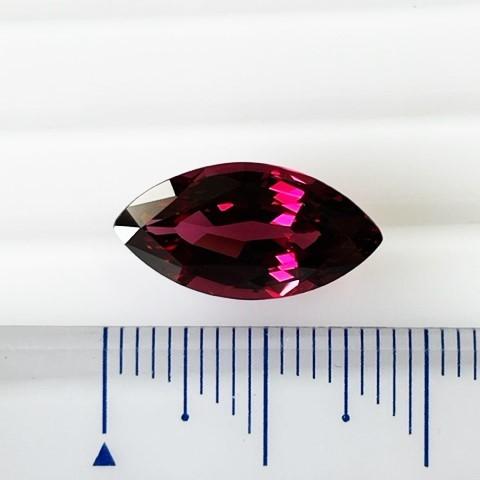 ロードライトガーネット　マーキスカット　5.96ct　ルースの画像