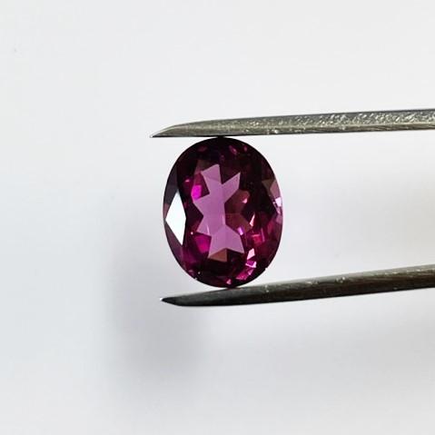 ロードライトガーネット　オーバル　3.41ct　ルースの画像