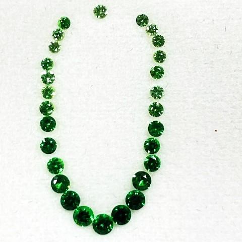 グリーンガーネット　1.2〜2.2mm　ラウンドカット グラデーションの画像
