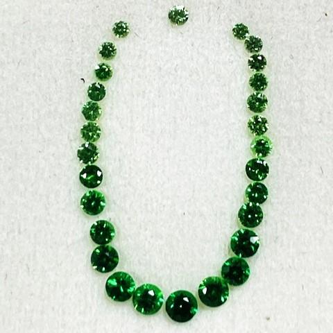 グリーンガーネット　1.2〜2.2mm　ラウンドカット グラデーションの画像
