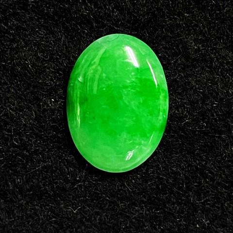 ヒスイ　オーバル　5.82ct　ソーティング付き　ルース　翡翠の画像