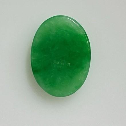 ヒスイ　オーバル　5.82ct　ソーティング付き　ルース　翡翠の画像