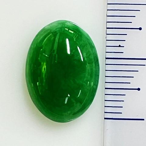 ヒスイ　オーバル　9.94ct　ソーティング付き　ルース　翡翠の画像