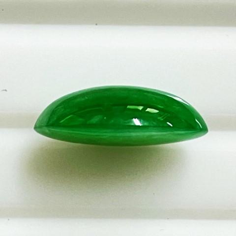 ヒスイ　オーバル　9.94ct　ソーティング付き　ルース　翡翠の画像