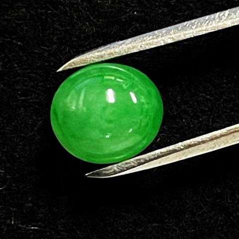 ヒスイ　オーバル　1.98ct　ソーティング付き　ルース　翡翠の画像