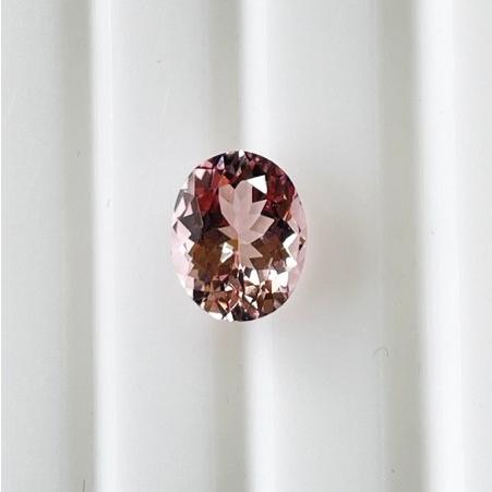 モルガナイト　オーバル　2.45ct　ルースの画像