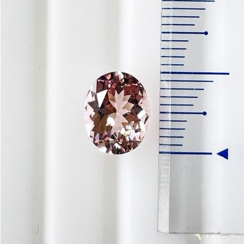 モルガナイト　オーバル　2.45ct　ルースの画像